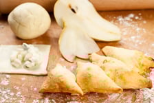 How to Achieve Flaky Layers in Pear Puff Pastry with Choclairs Glaze