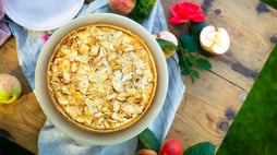 How to Make a Perfect Apple Crumble Cake with Raisins and Cashews