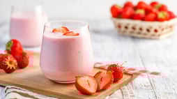 Strawberry Pistachio Smoothie That Boosts Energy