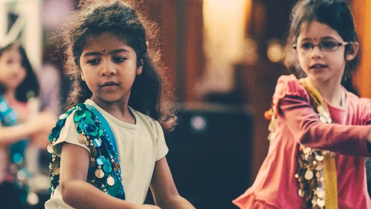 7 Indoor Games Without Toys That Spark Creativity in Kids