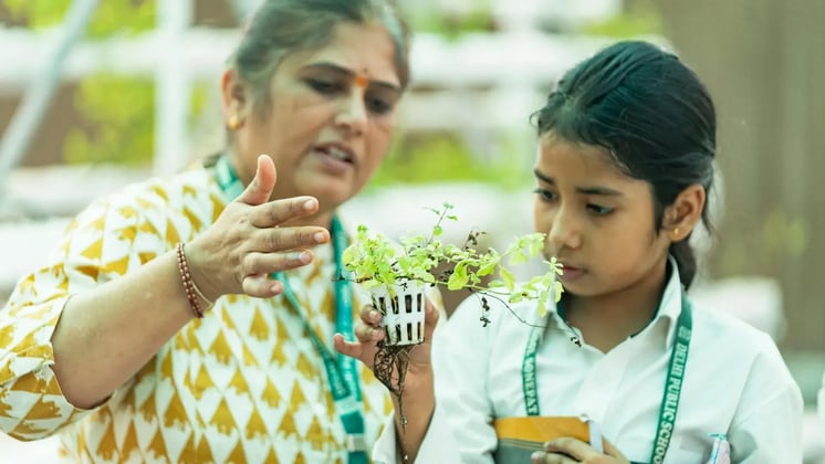 How to Communicate with Your Kid's Teachers Effectively: Collab Conversation Tips