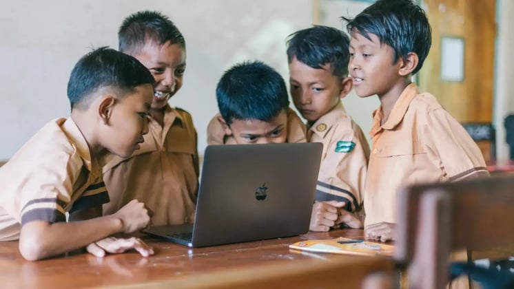 How to Use Group Activities to Teach Teamwork and Perseverance