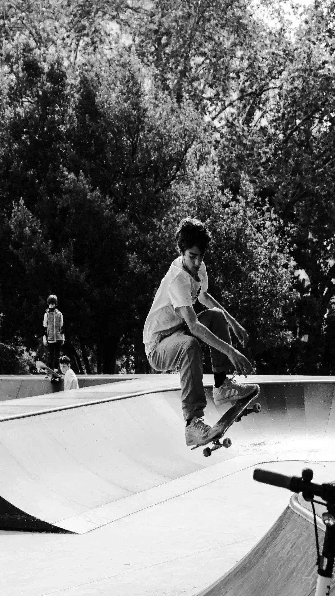 balancing-screen-time-and-physical-activity-for-teen-strength-development
